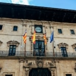 Fachada de un Ayuntamiento de España