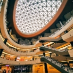 Parte central de un centro comercial