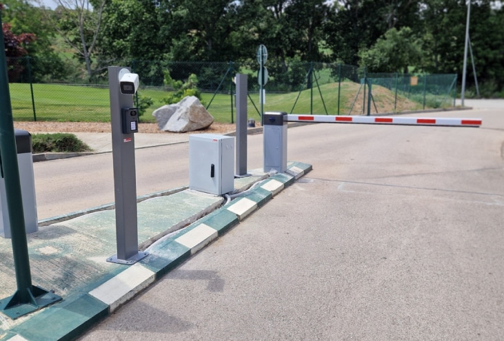 Barrera para acceso de aparcamiento